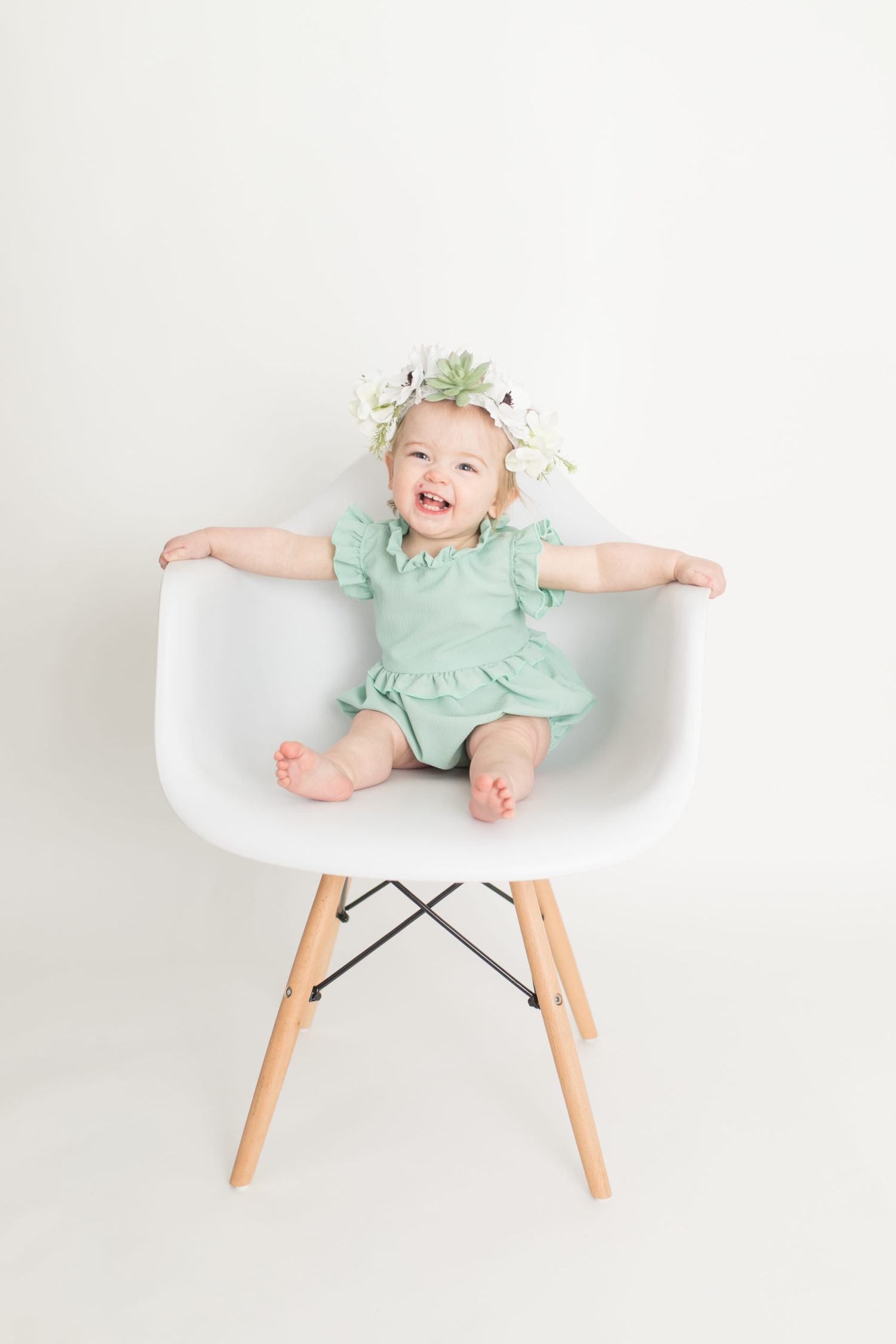 one-year-baby-cake-smash-bath-birthday-13-succulent-simple-white-chair-coastal-maine